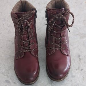 Taos Footwear Maroon Lace Up Boots
